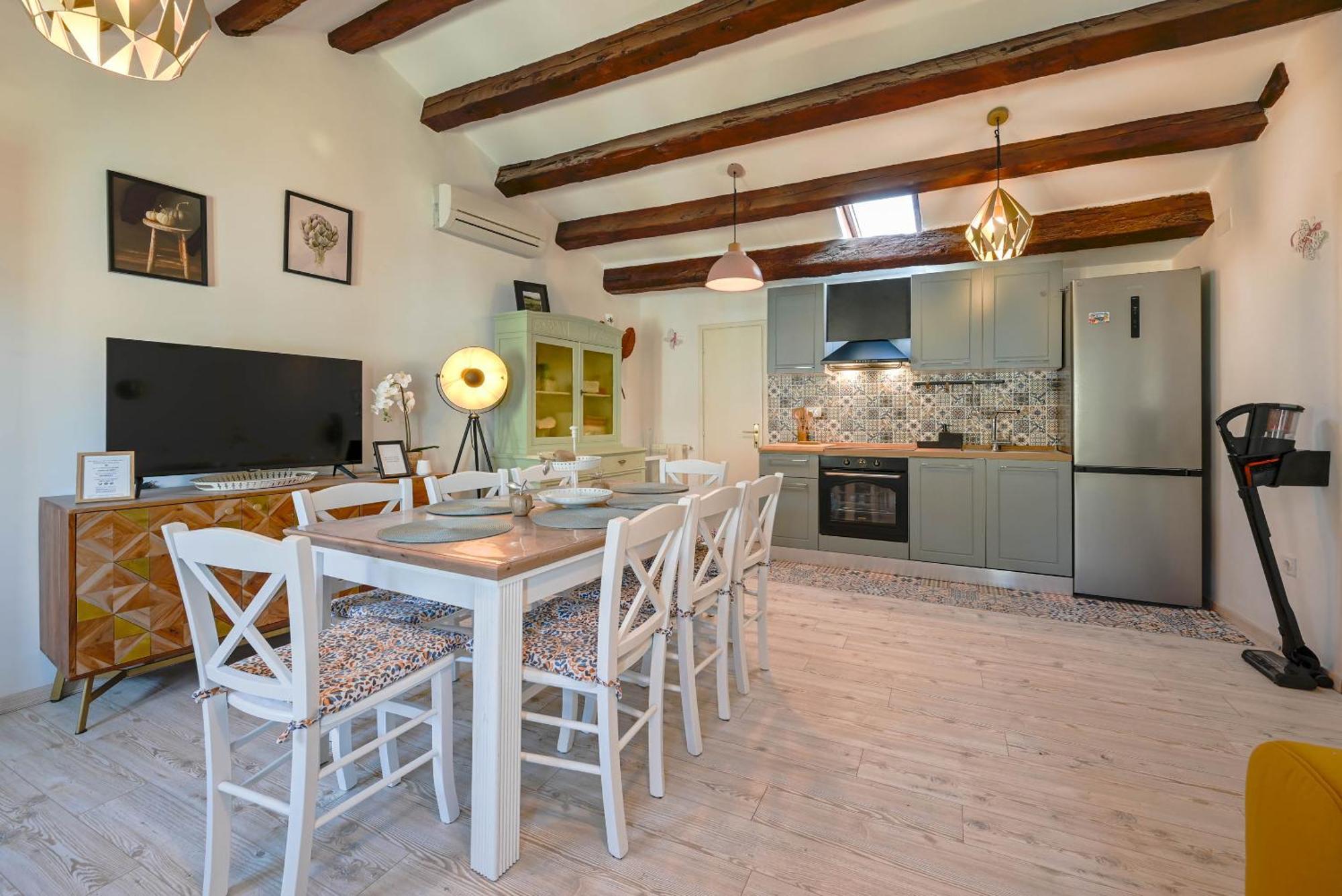 Roberta Apartment