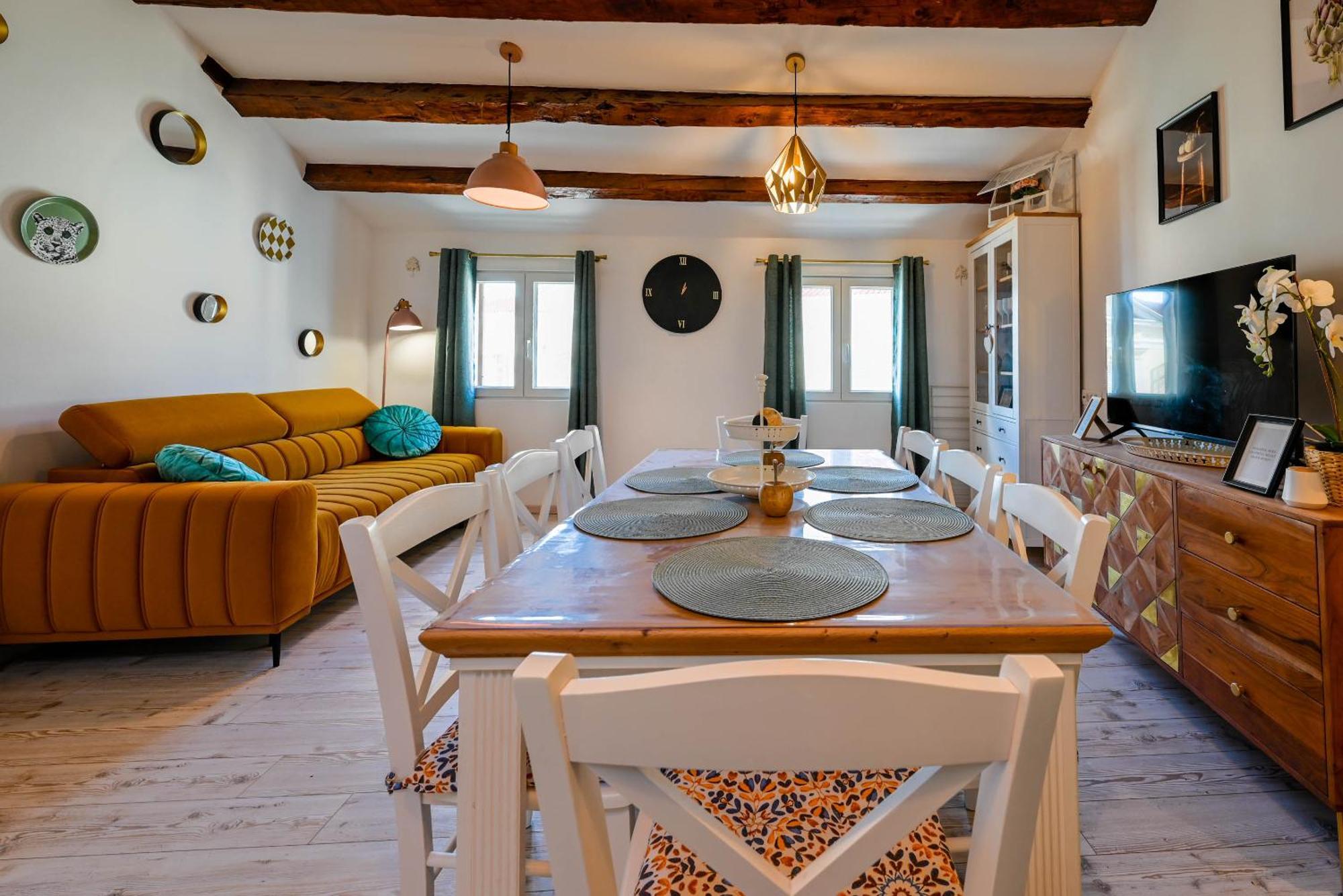 Roberta Apartment *