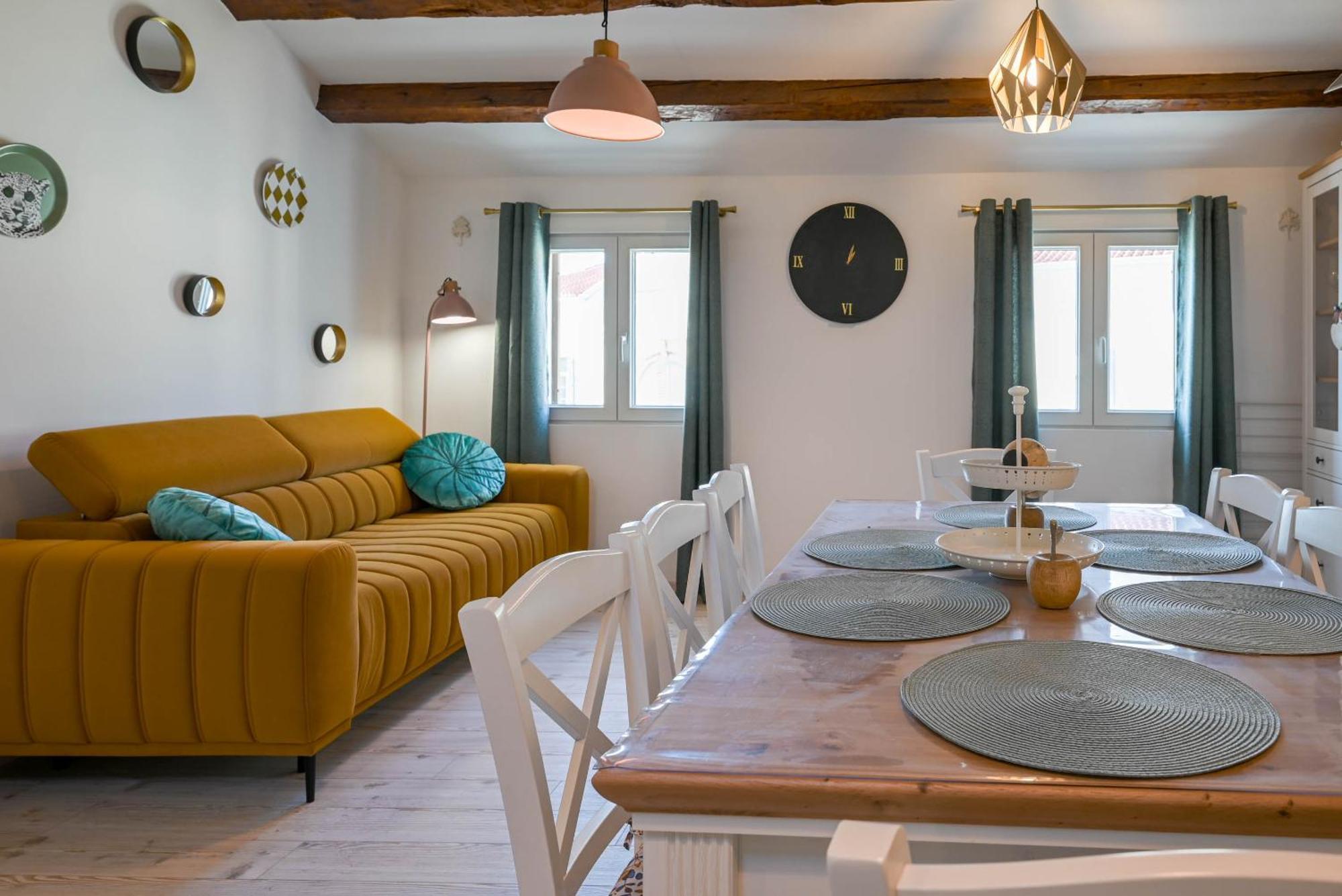 Roberta Apartment