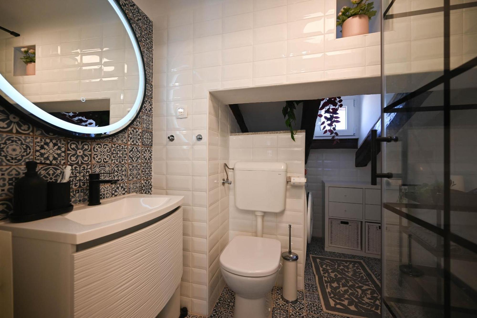 Roberta Apartment *