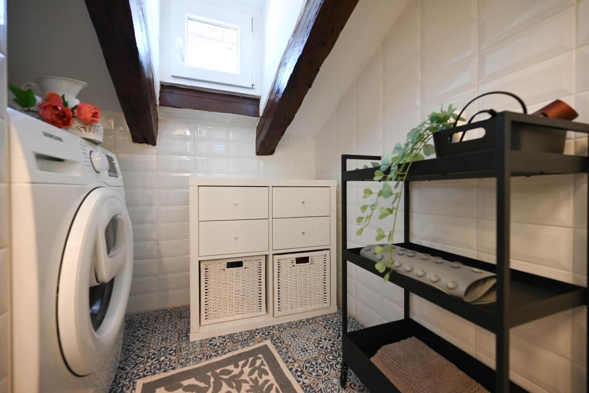 Roberta Apartment