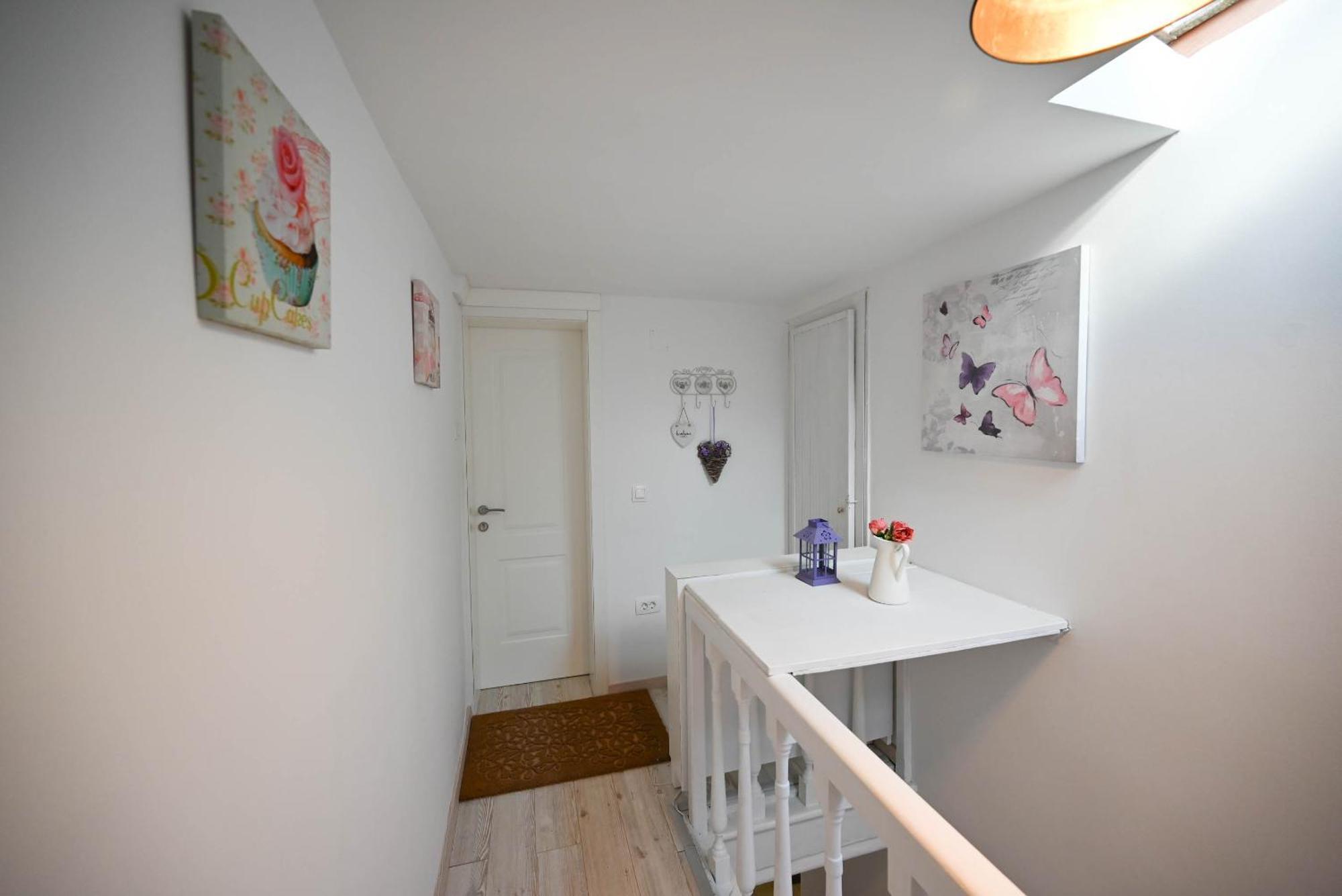 Roberta Apartment *